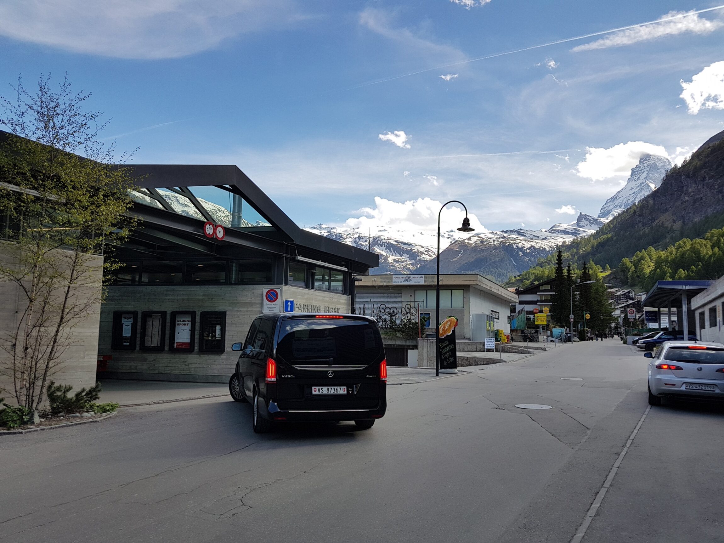 Ankunft beim Dorfeingang in Zermatt