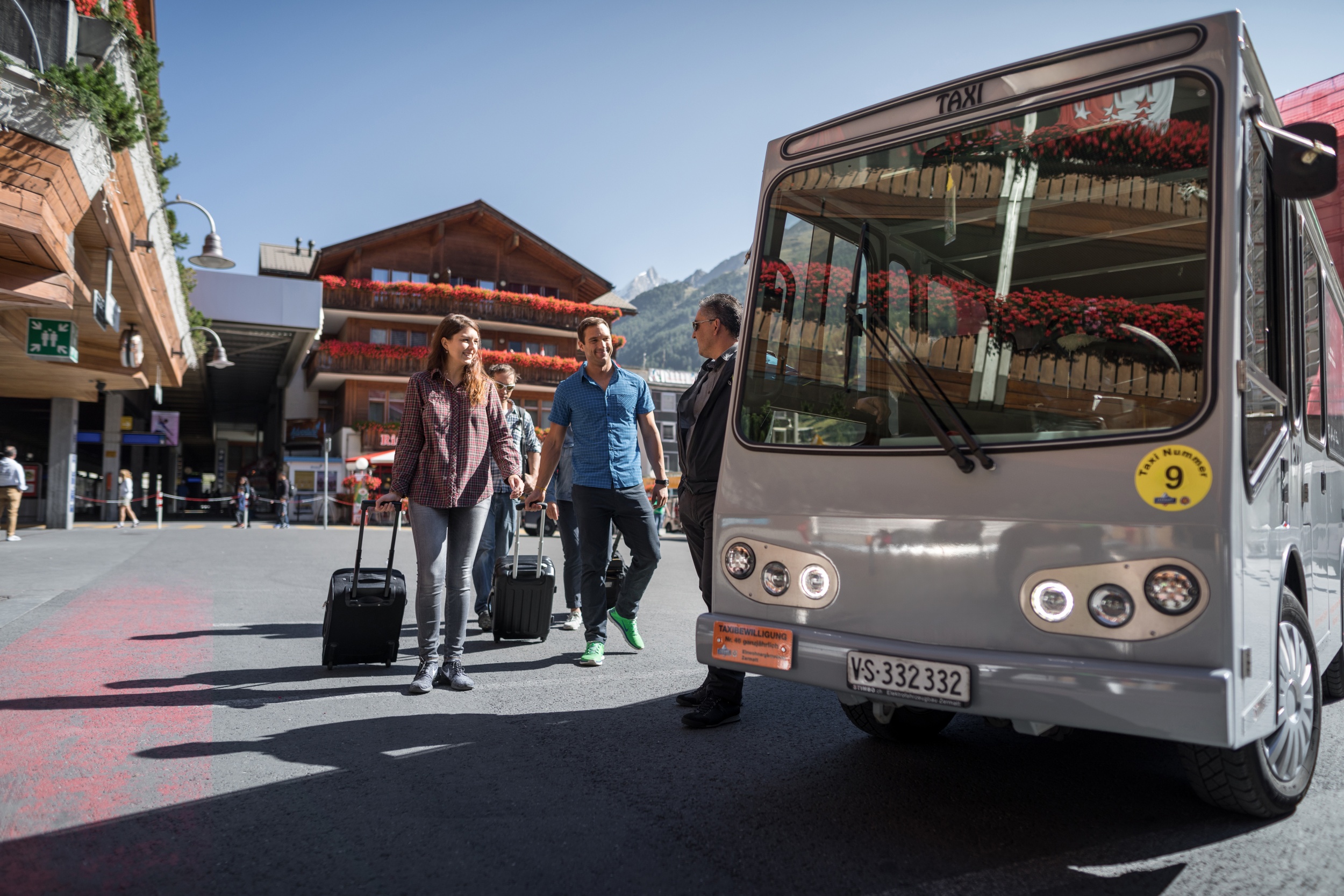 Transfer mit dem Elektrotaxi